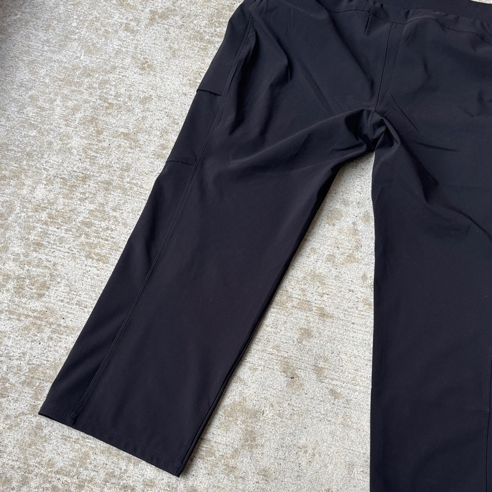 Eddie Bauer Women's Black Incline Utility Joggers - Picture 12 of 12